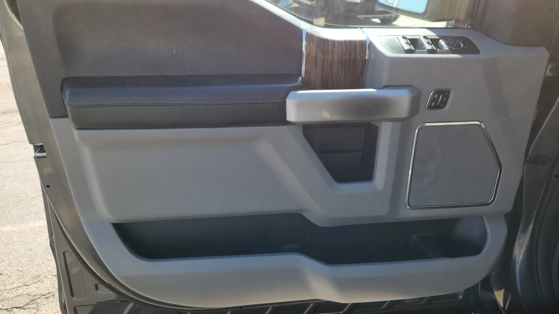 Certified Used 2018 Magnetic Ford LARIAT image 16