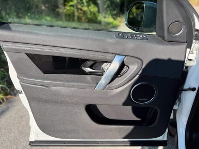 Used 2022 Fuji White Land Rover S image 8