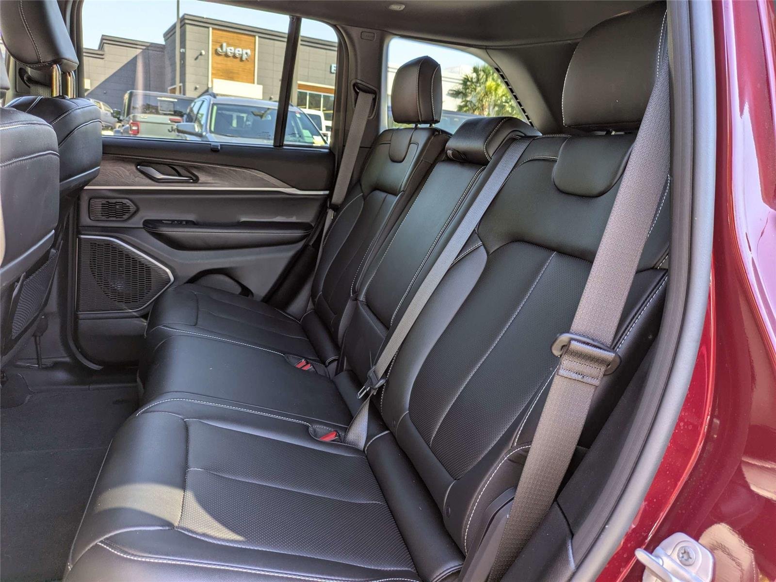 Used 2025 Velvet Red Pearlcoat Jeep Limited image 17