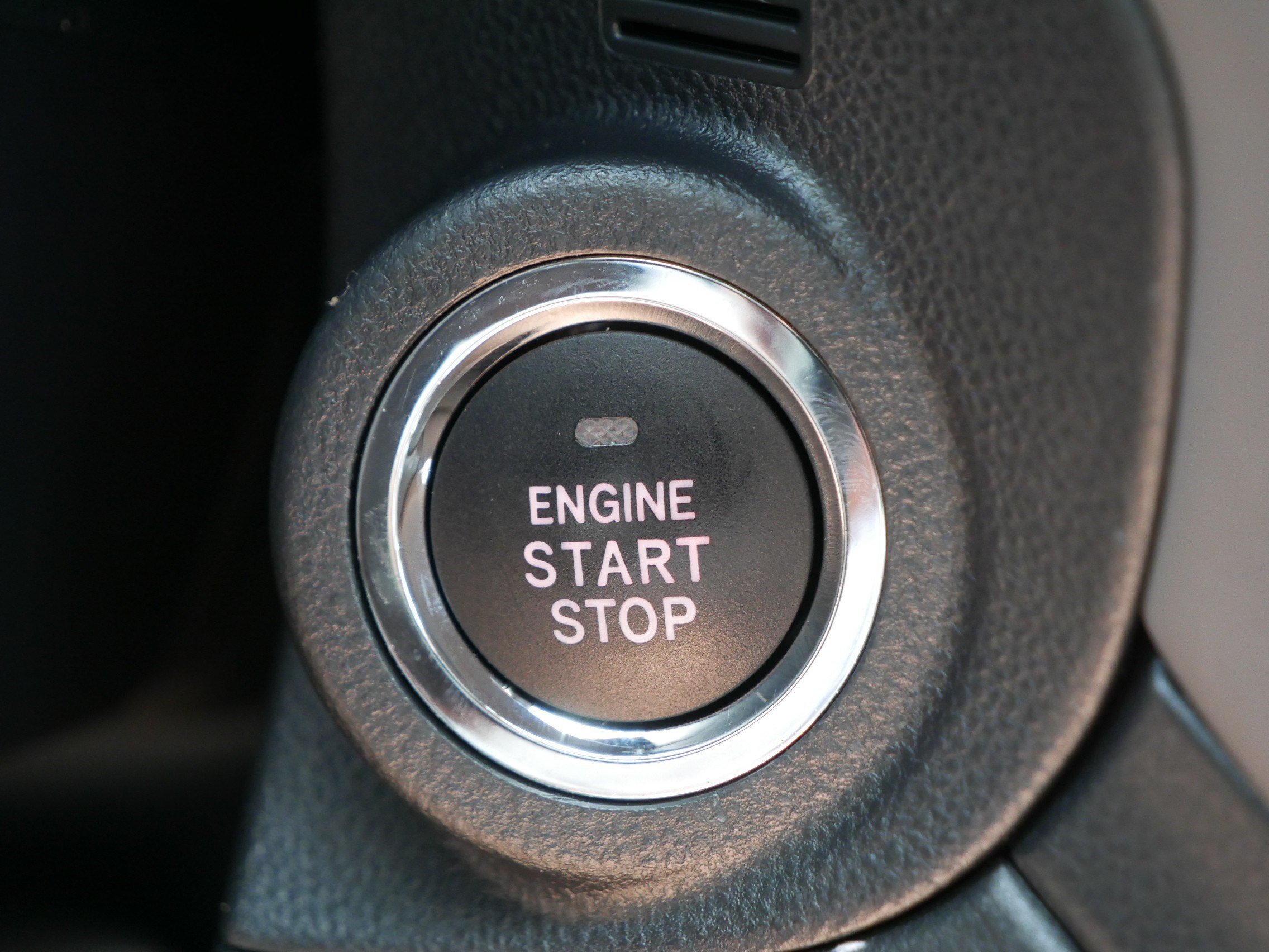 Used 2025 Crystal White Pearl Subaru Onyx Edition image 29