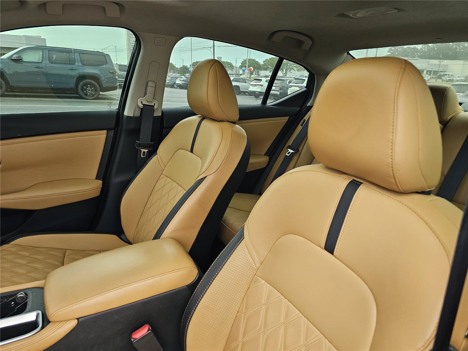 Used 2024 Super Black Nissan SV image 16