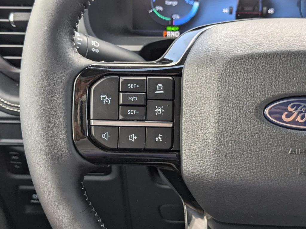 2025 Ford F-150 Lightning Platinum - Photo 29