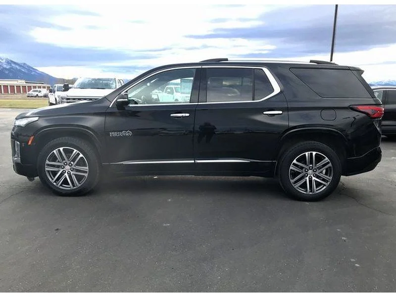Used 2022 Mosaic Black Metallic Chevrolet High Country image 5