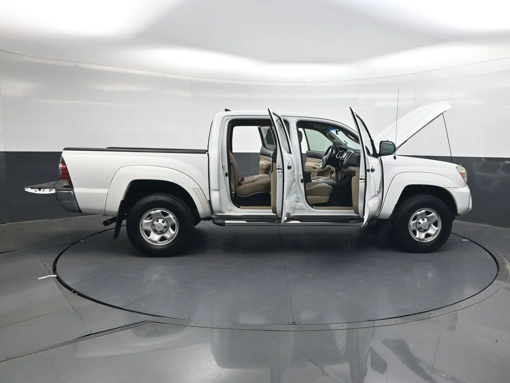 Used 2015 White Toyota PreRunner image 41