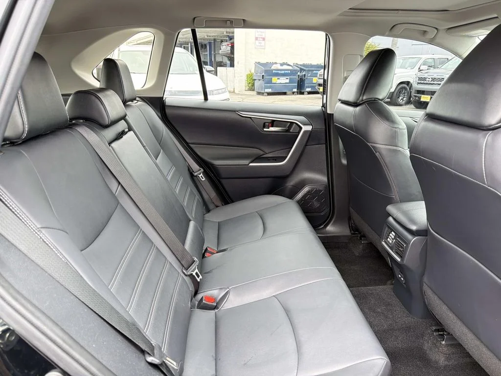 Used 2022 Midnight Black Metallic Toyota XLE Premium image 29