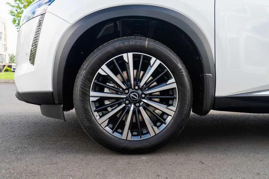 New 2026 Everest White Pearl TriCoat Nissan Platinum image 7