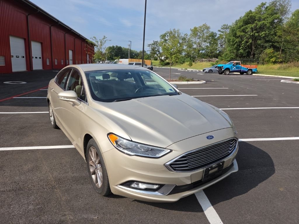 Used 2017 Gold Ford SE image 1