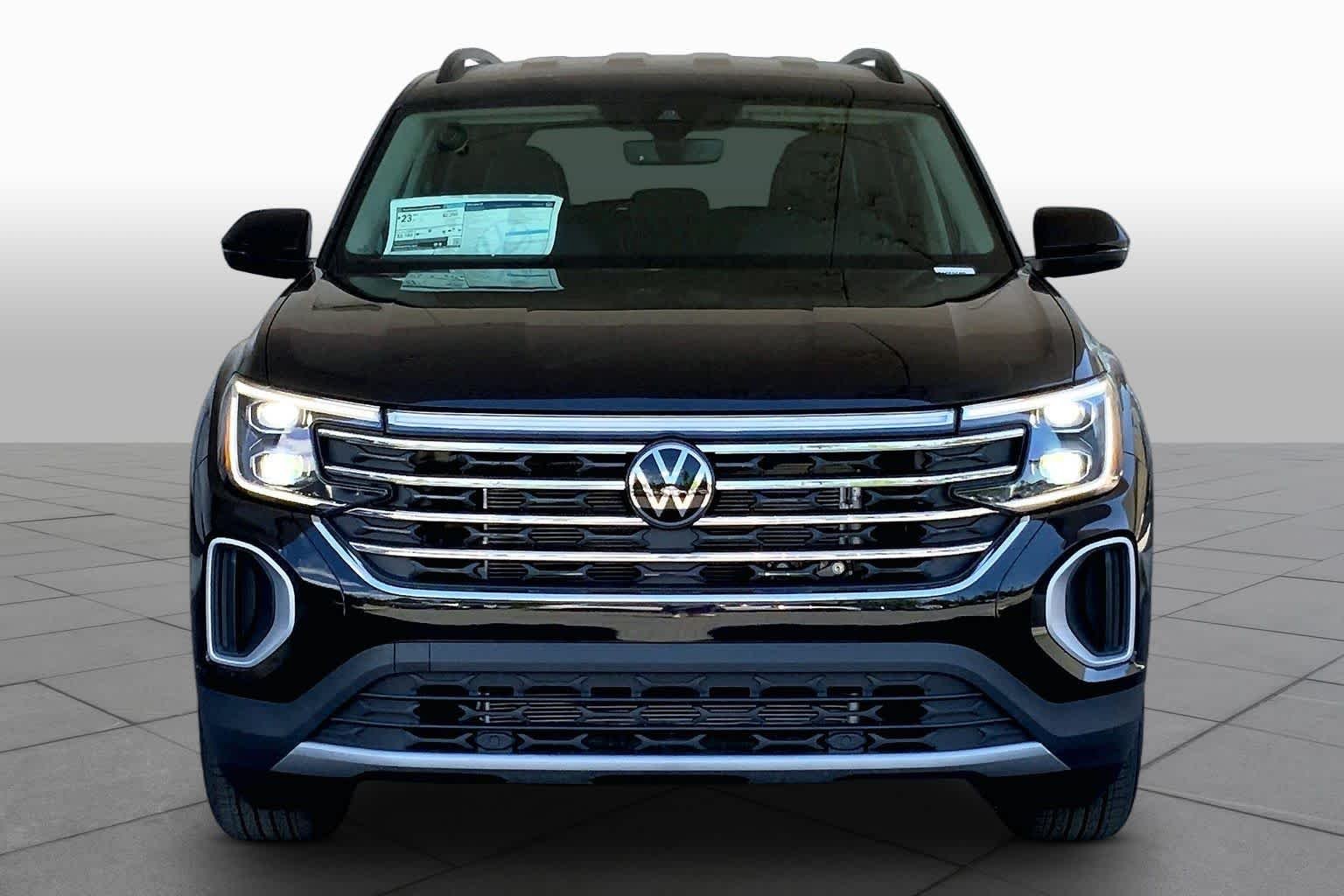 New 2026 Deep Black Pearl Volkswagen 2.0T SE image 3