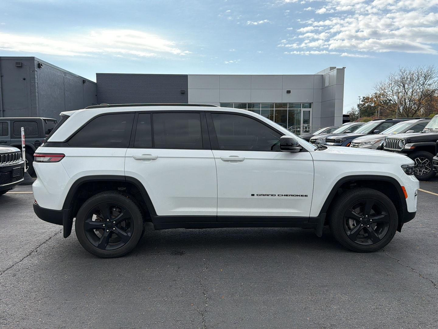 Used 2023 Bright White Clearcoat Jeep Altitude X image 6
