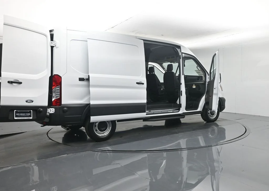 New 2026 Oxford White Ford Base image 5