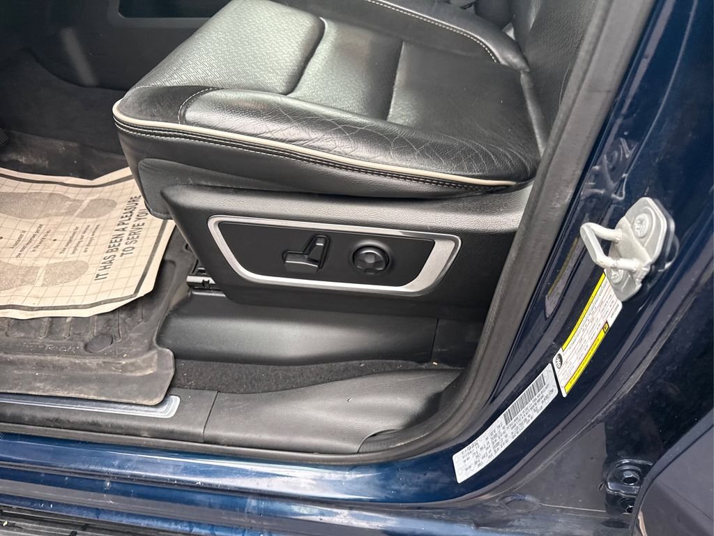Used 2019 Patriot Blue Pearlcoat Ram Laramie image 16