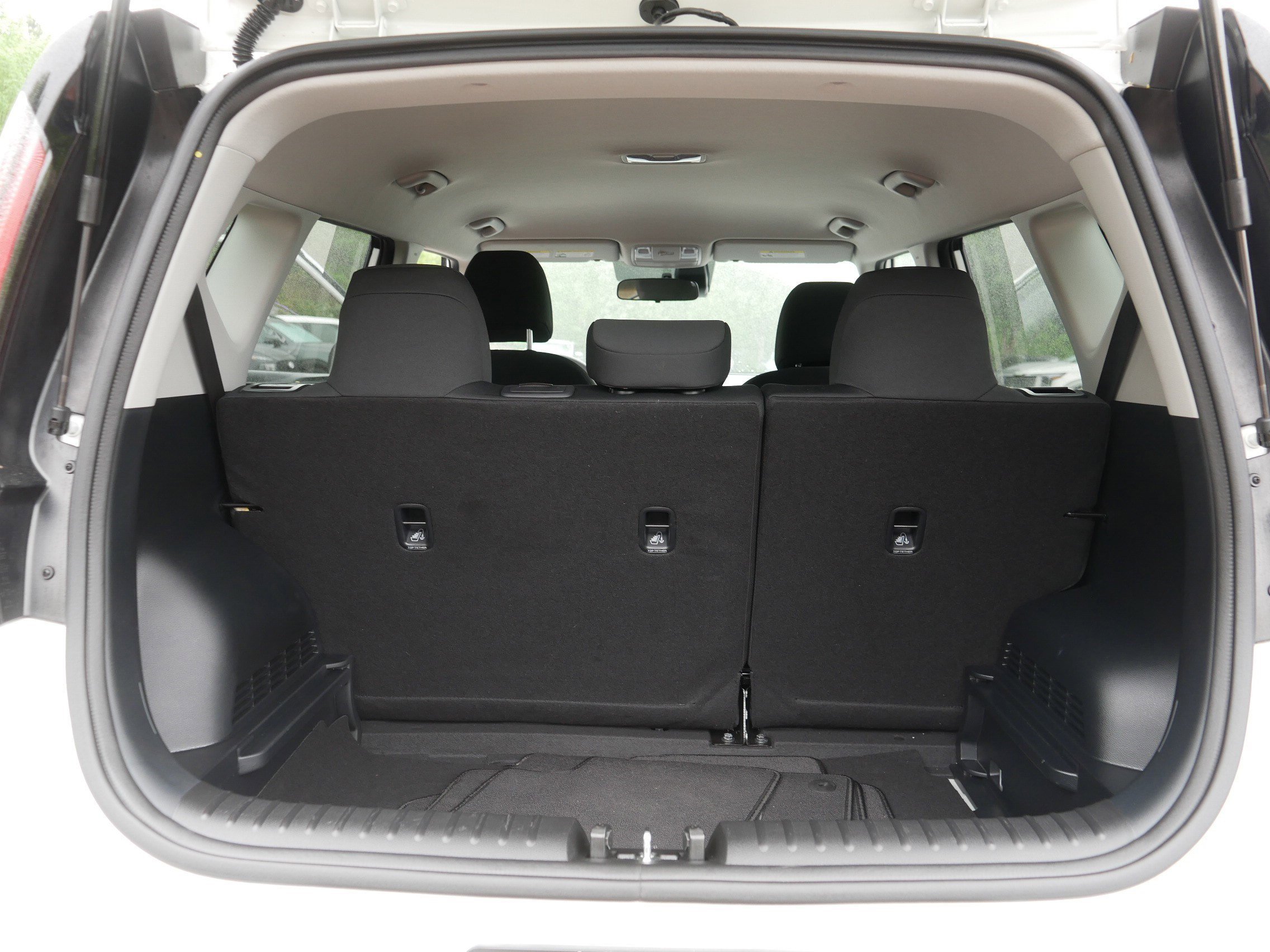Used 2025  Kia LX image 18