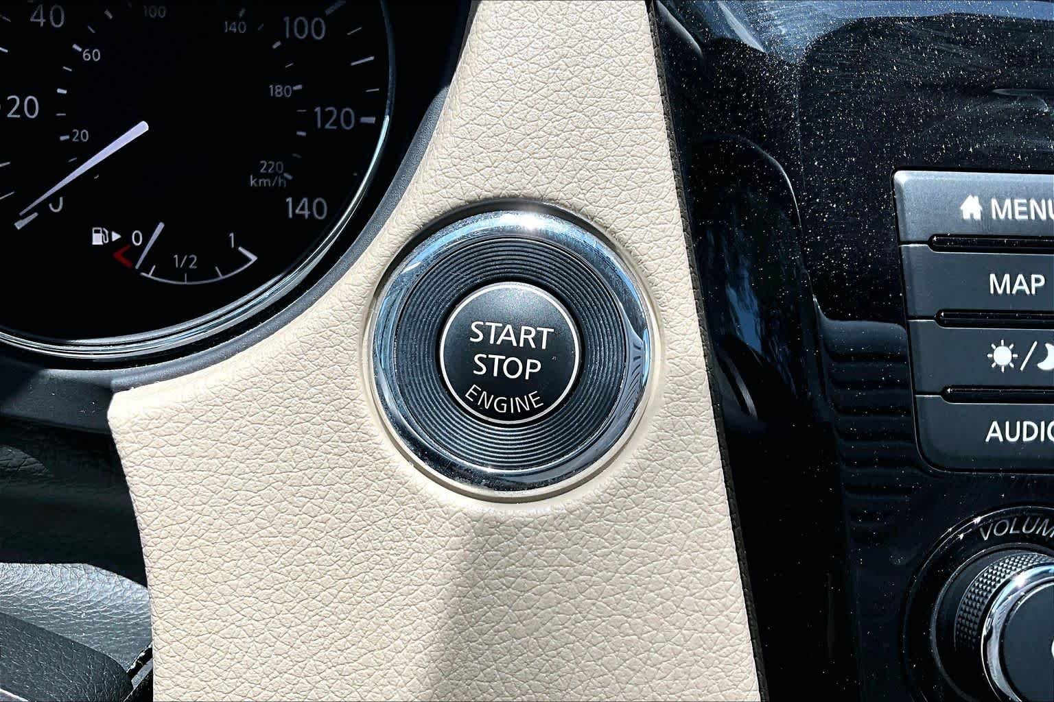 Used 2020 Pearl White Tricoat Nissan SL image 33