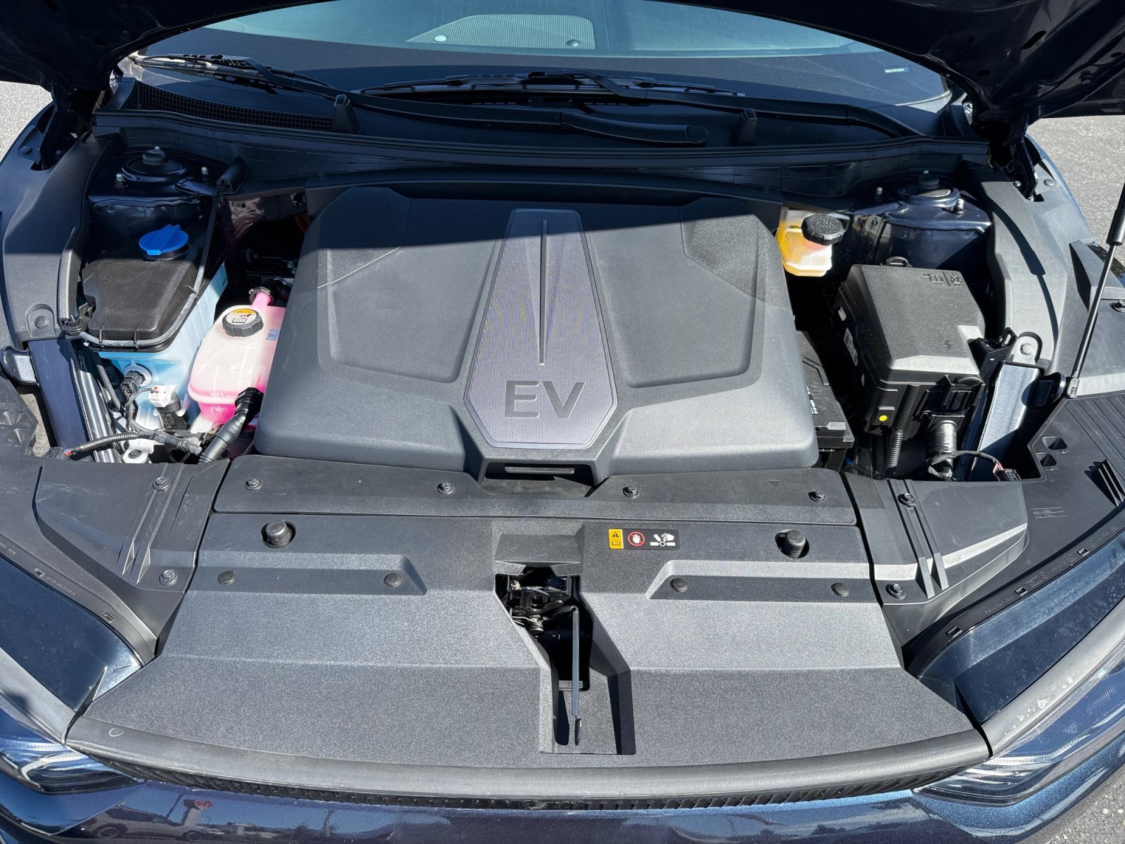 Certified Used 2024 Blue Kia Wind image 20