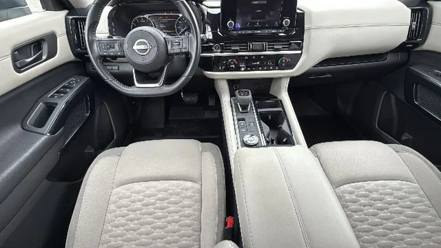 2024 Nissan Pathfinder SV - Photo 26