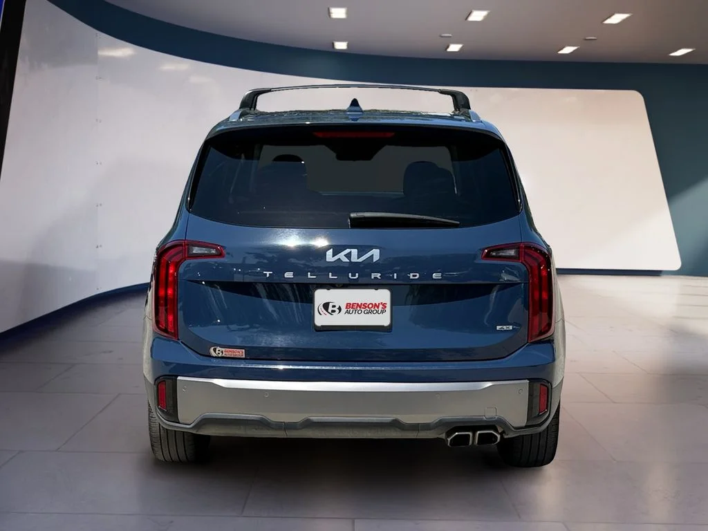 Used 2025 Black Kia S image 4