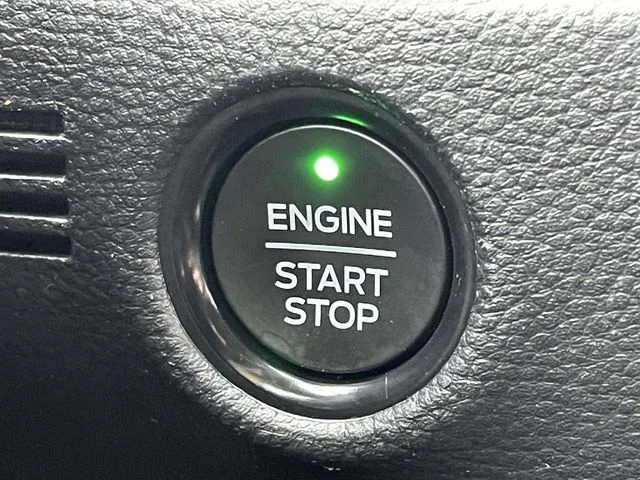 Used 2019 White Platinum Clearcoat Ford Lariat image 25