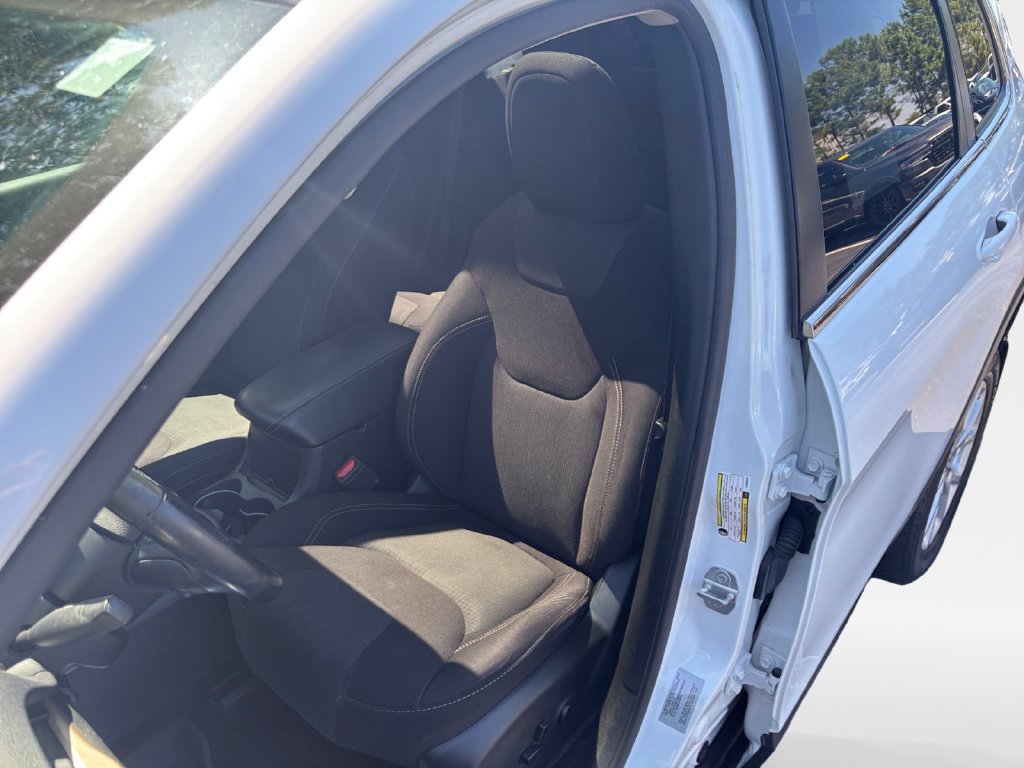 Certified Used 2017 White Jeep Latitude image 25