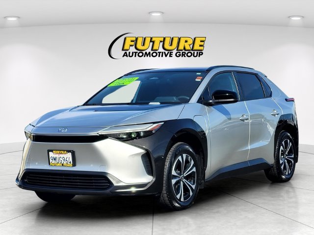 Used 2024 Silver Toyota XLE image 8