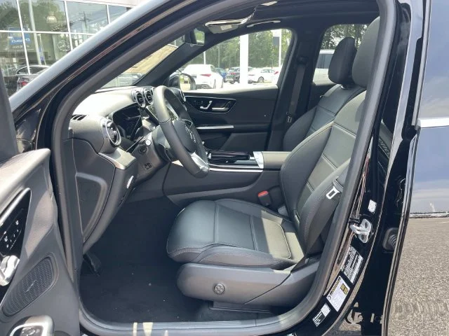 Used 2026 Black Mercedes-Benz GLC 300 image 15