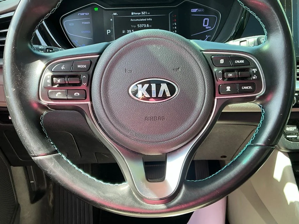 Used 2020 White Kia Touring image 36