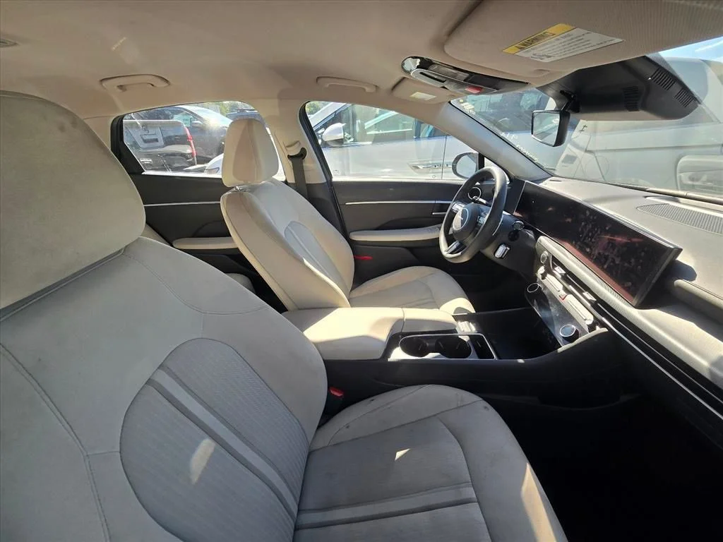 Used 2024 Silver Hyundai SEL image 7