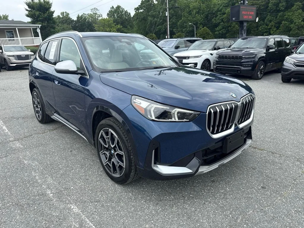Used 2024 Blue BMW xDrive28i image 2
