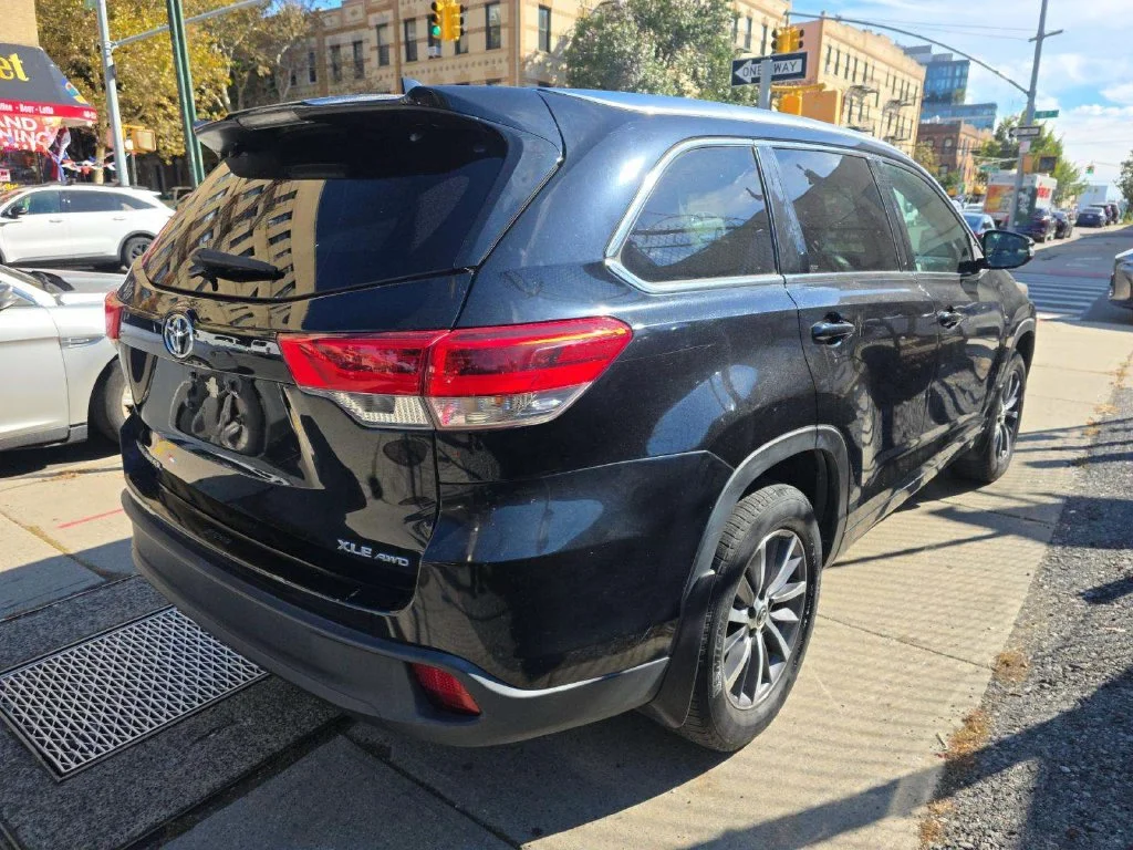 Used 2018 Black Toyota XLE image 10