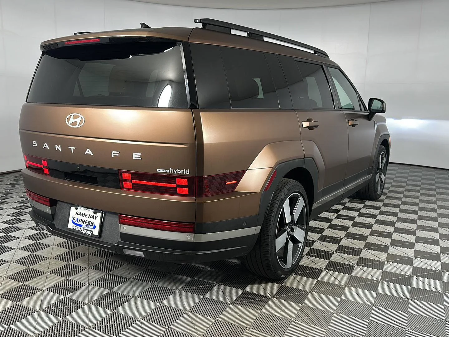 Used 2024 Earthy Brass Matte Hyundai Limited image 7