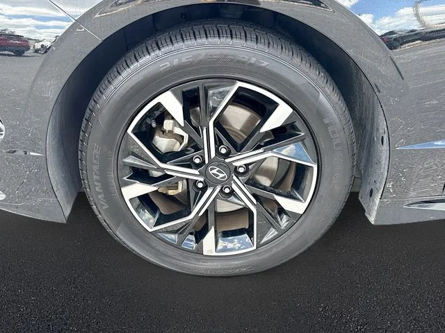 Used 2024 Black Hyundai SEL image 29