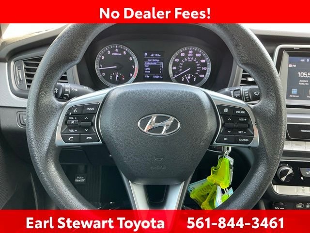 Used 2018 White Hyundai SE image 35