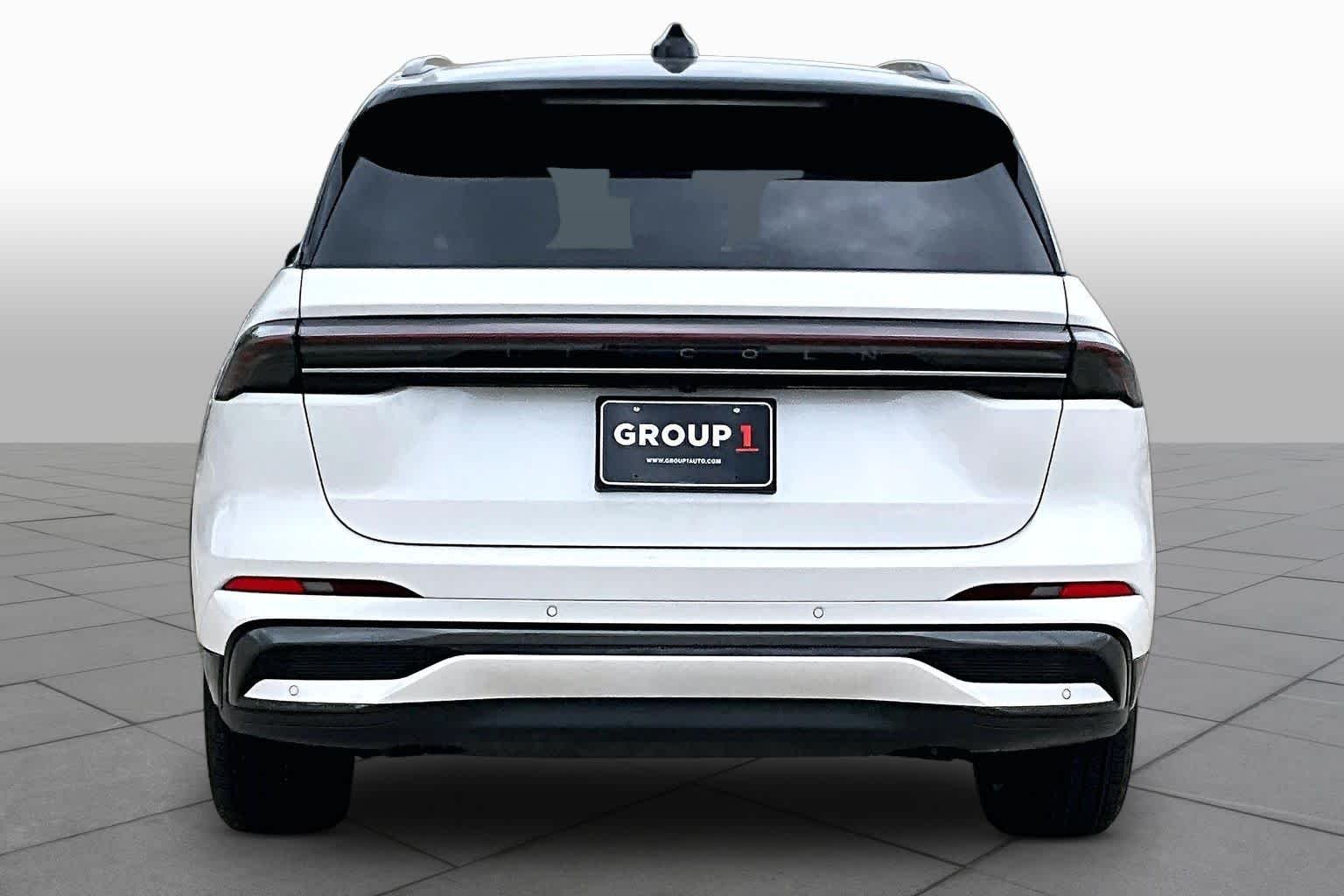Used 2025 White Platinum Metallic Tri-Coat Lincoln Reserve image 5