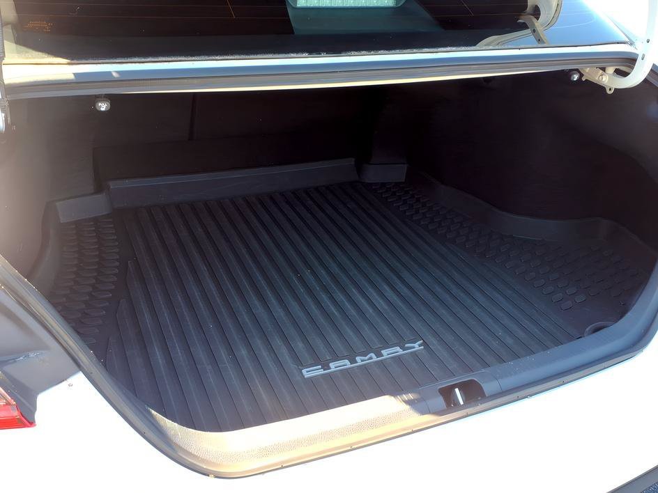 Used 2025 Ice Cap Toyota SE image 10