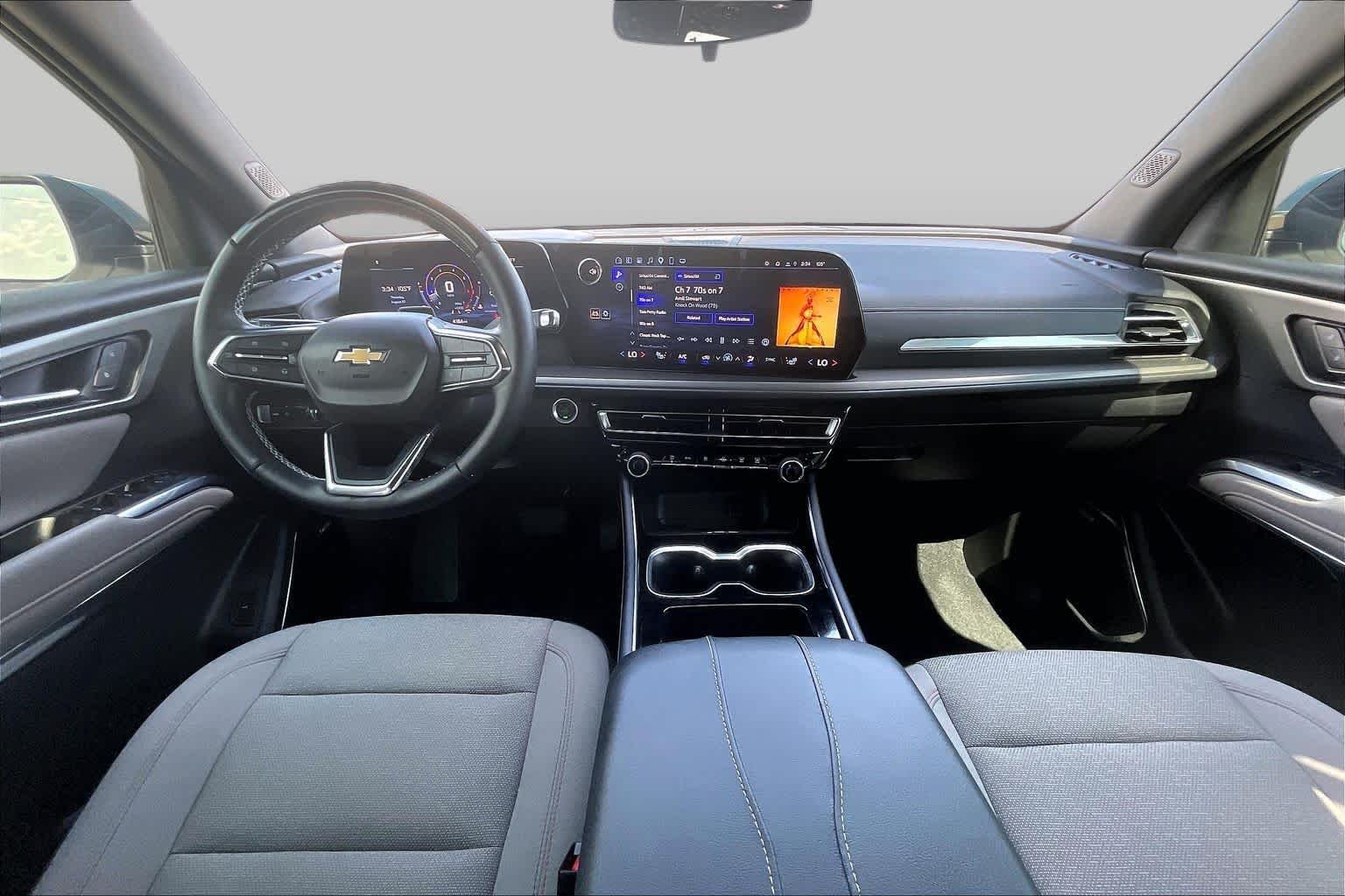 Used 2025 Summit White Chevrolet LT image 16