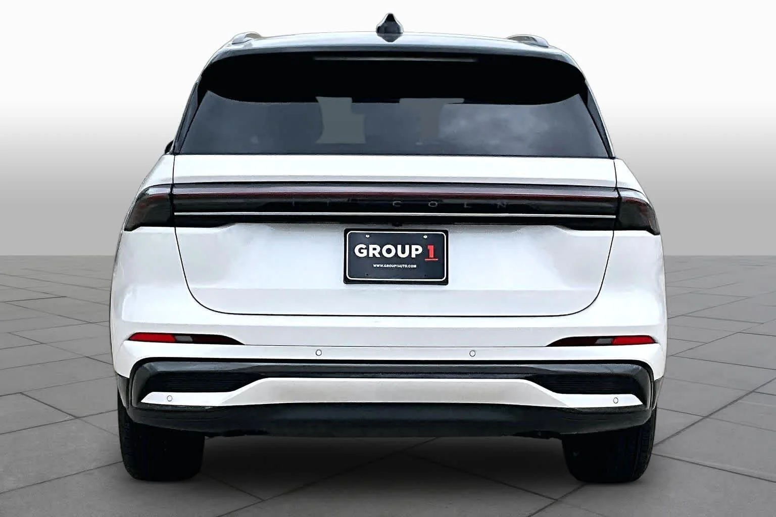 Used 2025 White Platinum Metallic Tri-Coat Lincoln Reserve image 5