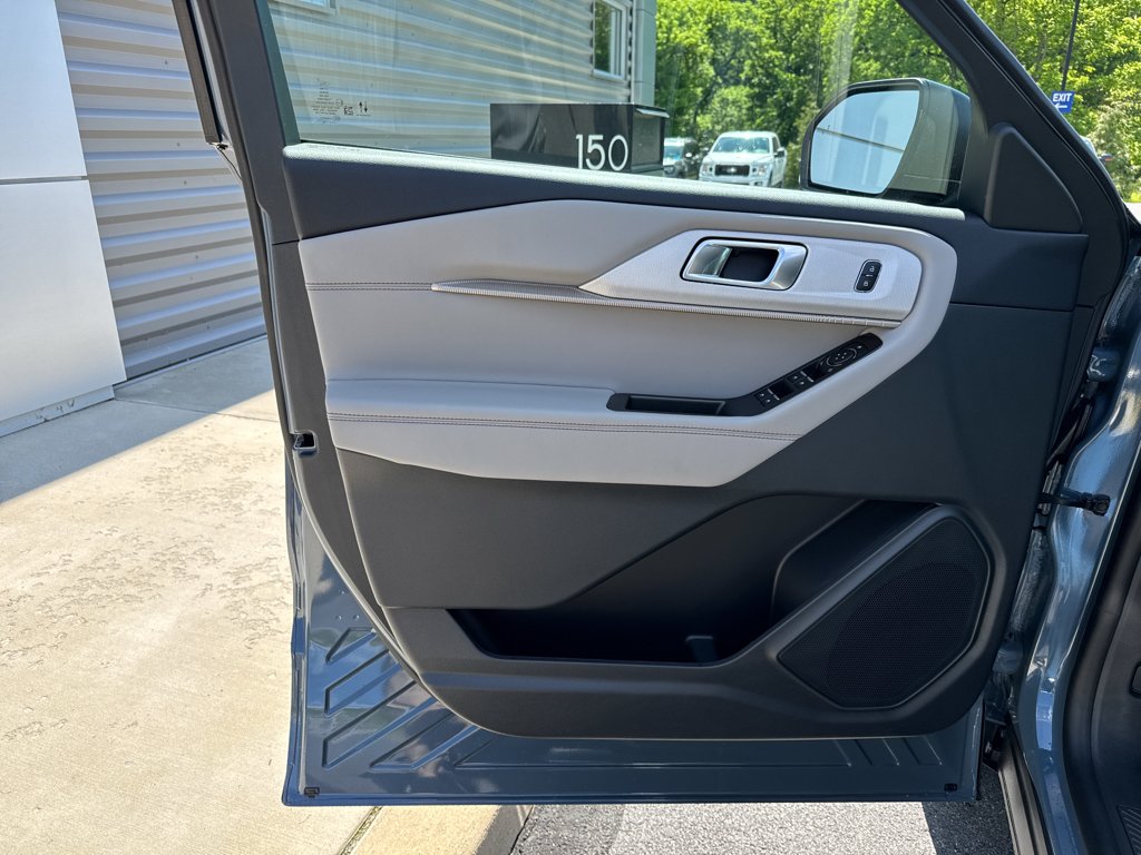 New 2026 Vapor Blue Metallic Ford Active w/200A Pkg image 25