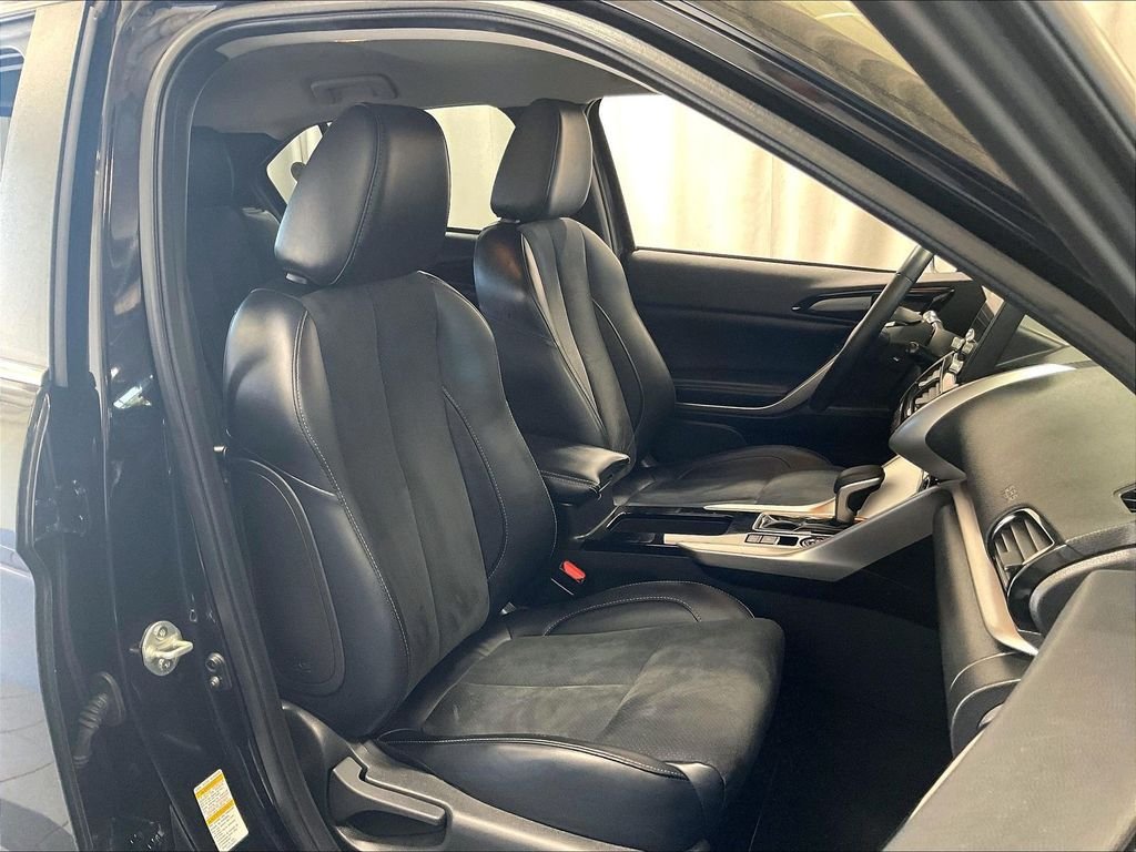 Used 2024 Silver Mitsubishi SE image 11