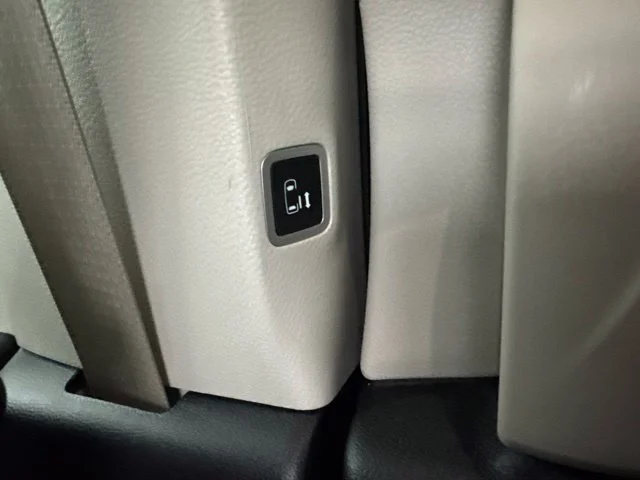 Used 2023 Black Chrysler Limited image 41