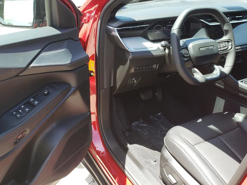 New 2026 Red Hot Pearl-Coat Exterior Paint Jeep Limited image 12
