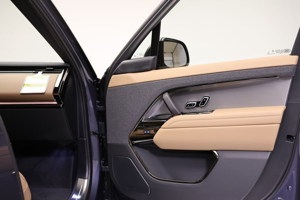 New 2026 Santorini Black LAND ROVER SE image 36
