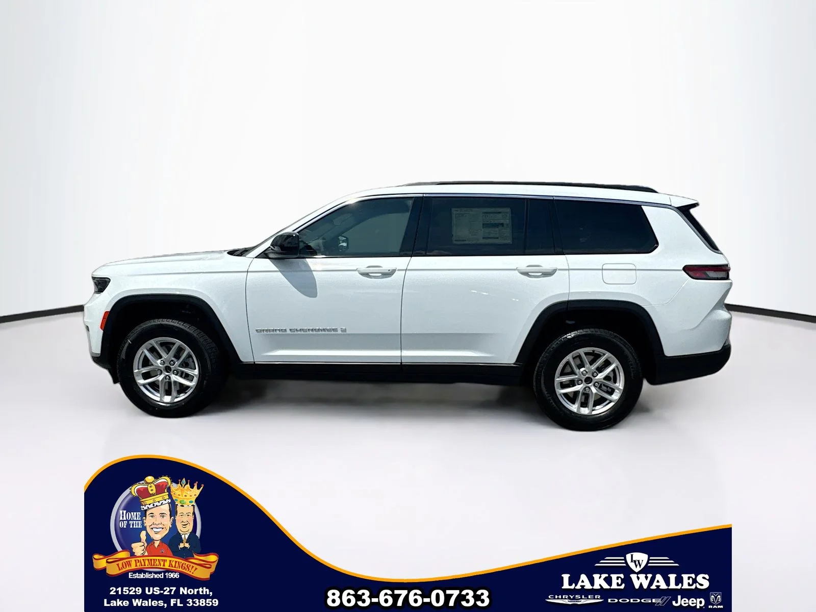 New 2026 Bright White Clear-Coat Exterior Paint Jeep Laredo X image 3