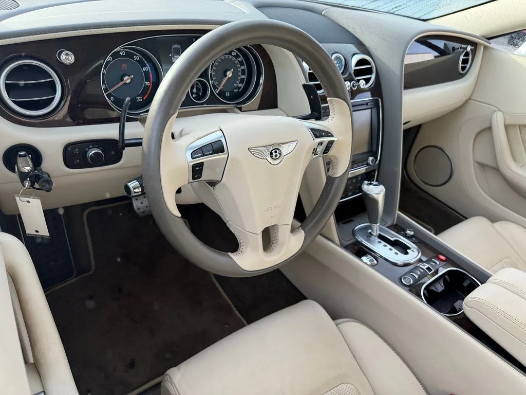 Used 2013 Silverlake Metallic Bentley GT V8 Convertible image 11