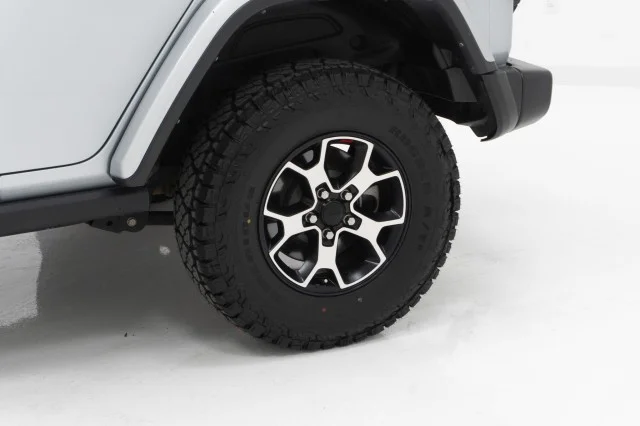 Used 2022 Silver Zynith Clearcoat Jeep Unlimited Rubicon image 13