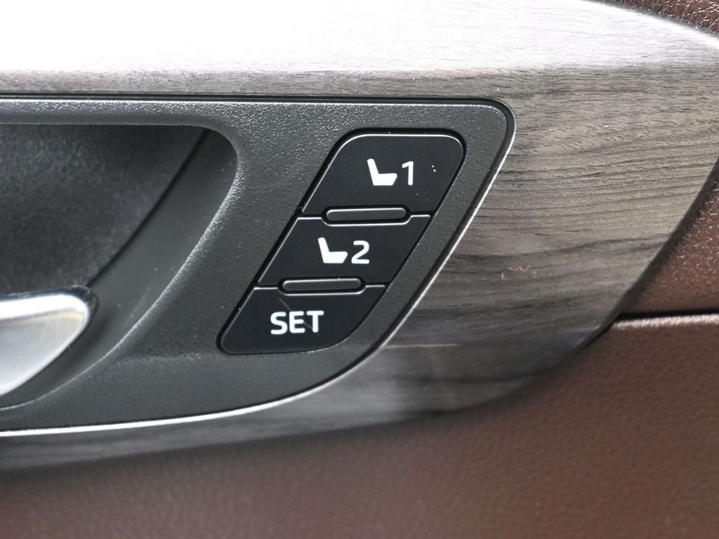 Used 2022  Toyota Limited image 15