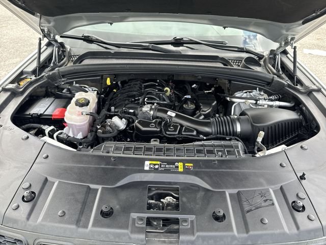 Used 2023 Silver Jeep Altitude image 25