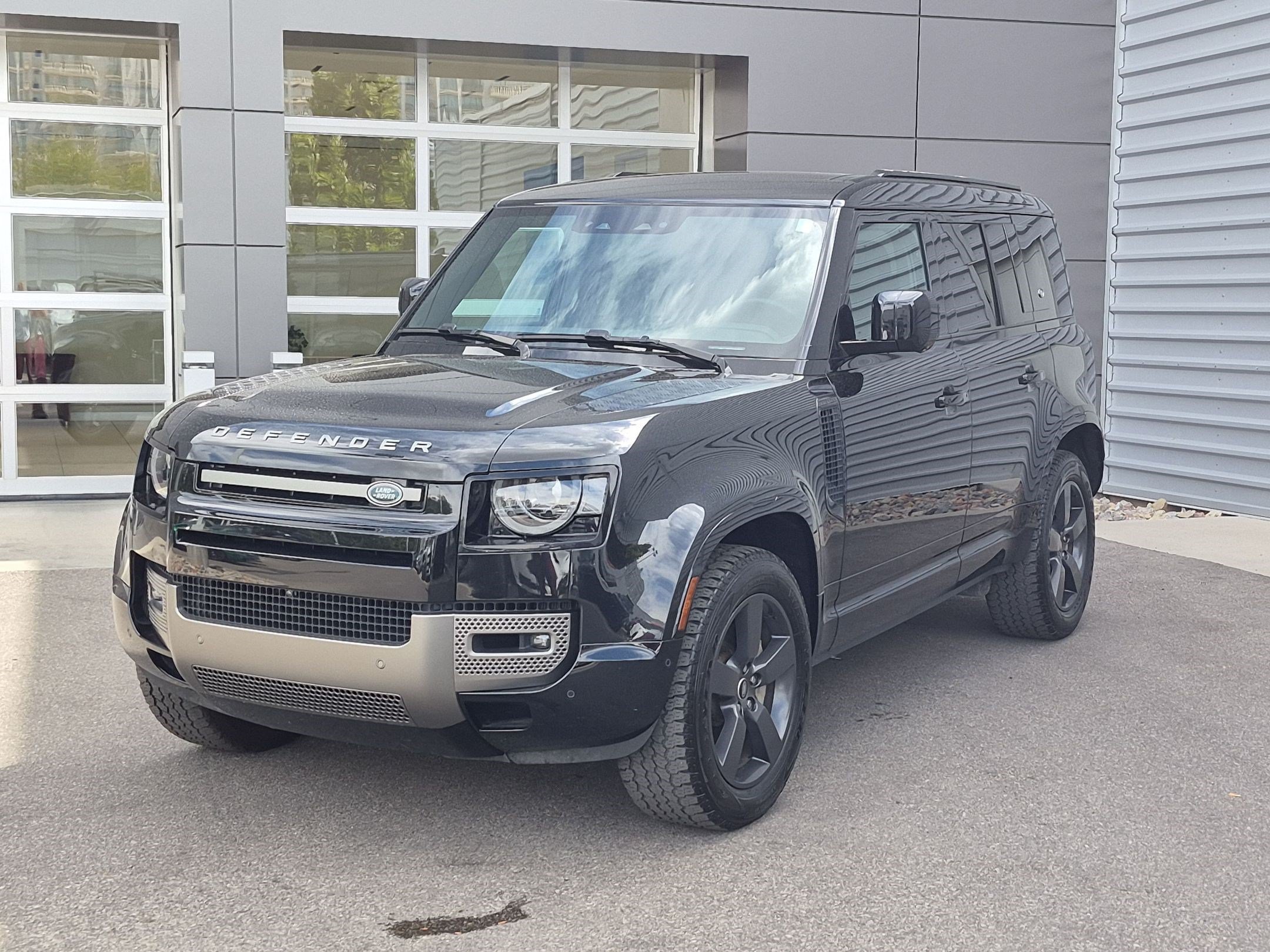 Used 2024 Black Land Rover X-Dynamic SE image 8
