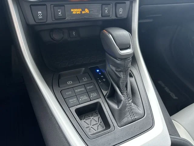 Used 2020 Gray Toyota XLE Premium image 20