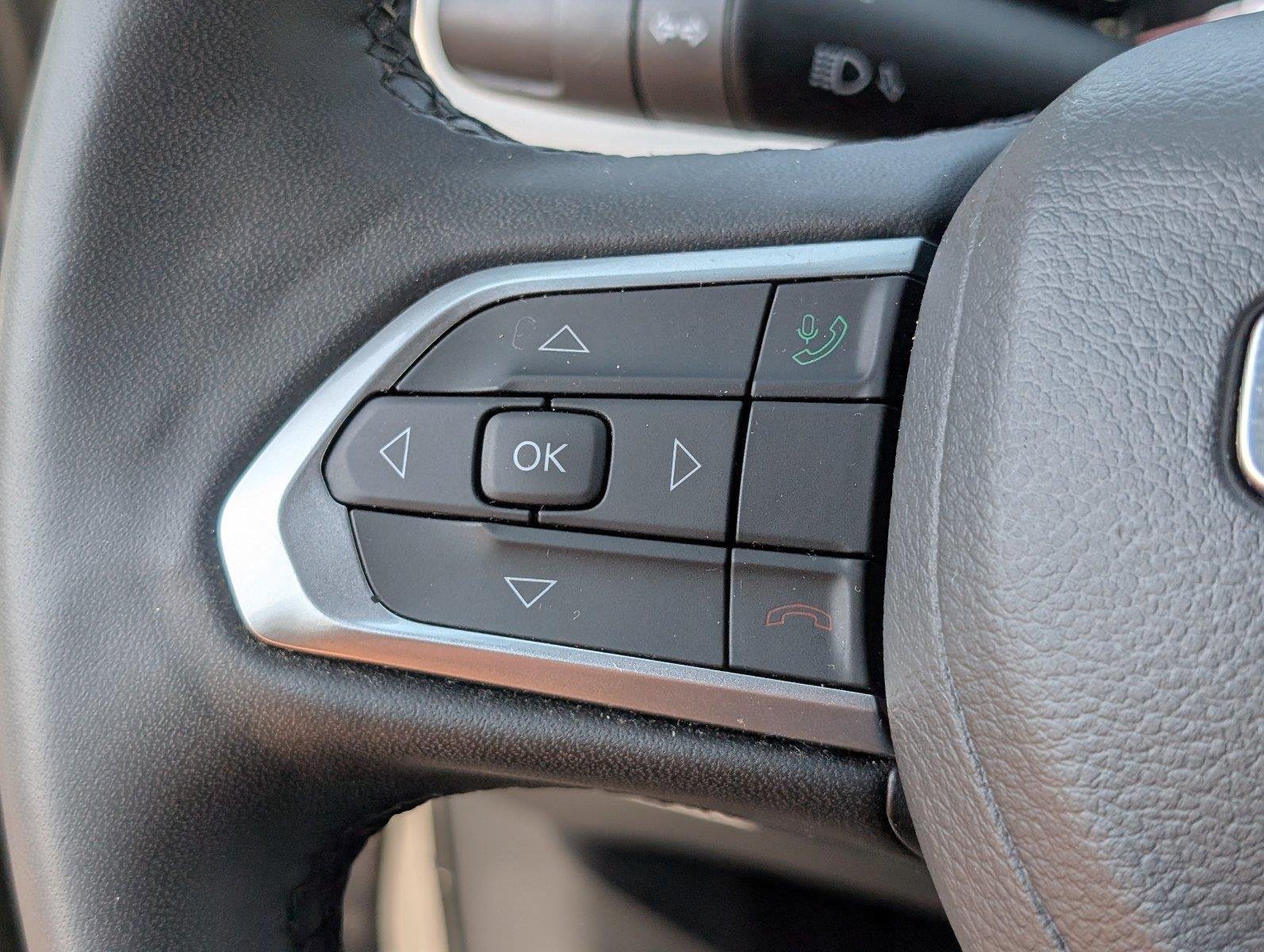 Used 2024 Sting-Gray Clearcoat Jeep Limited image 30