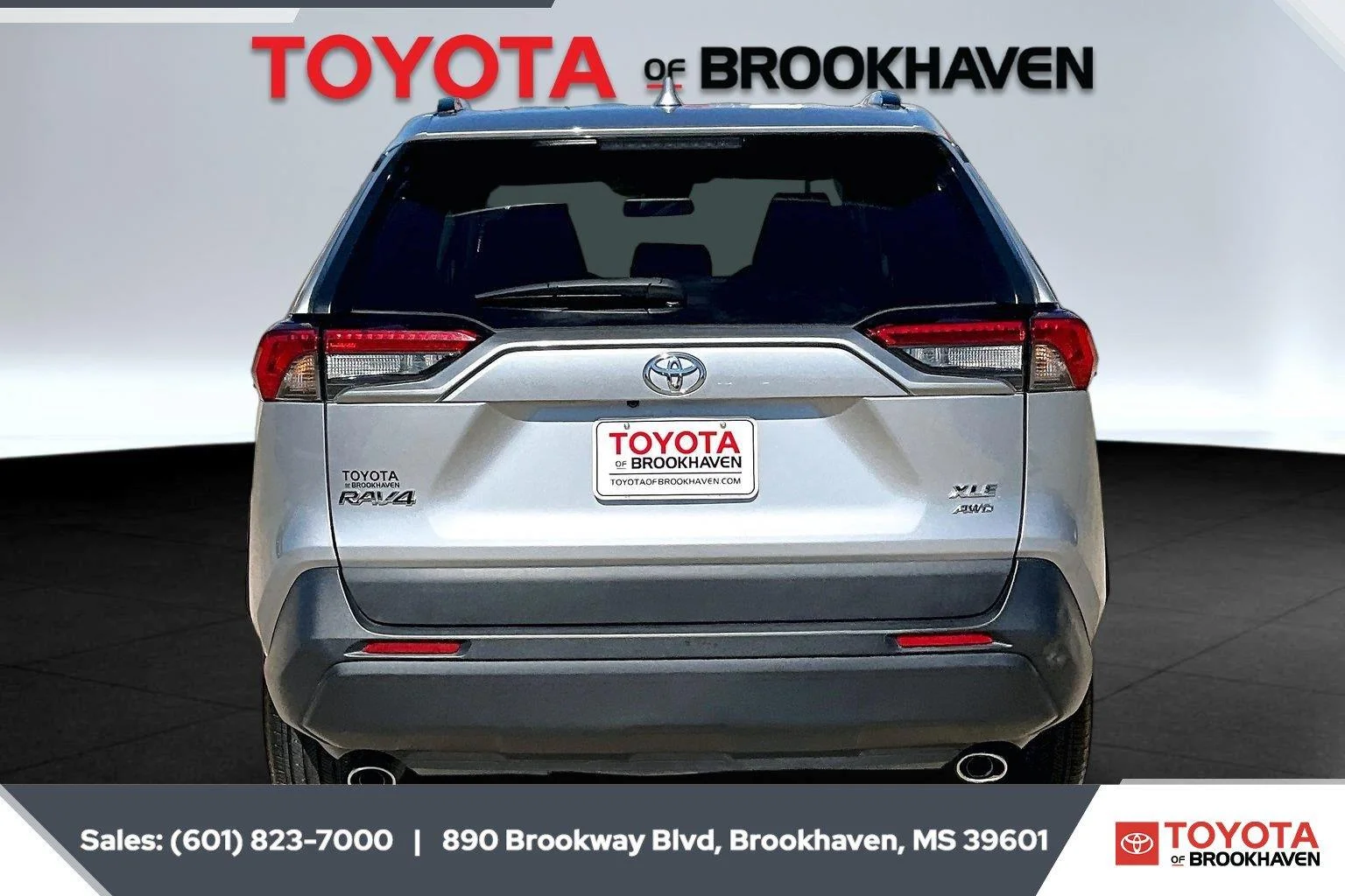 Used 2023 Silver Sky Metallic Toyota XLE image 4