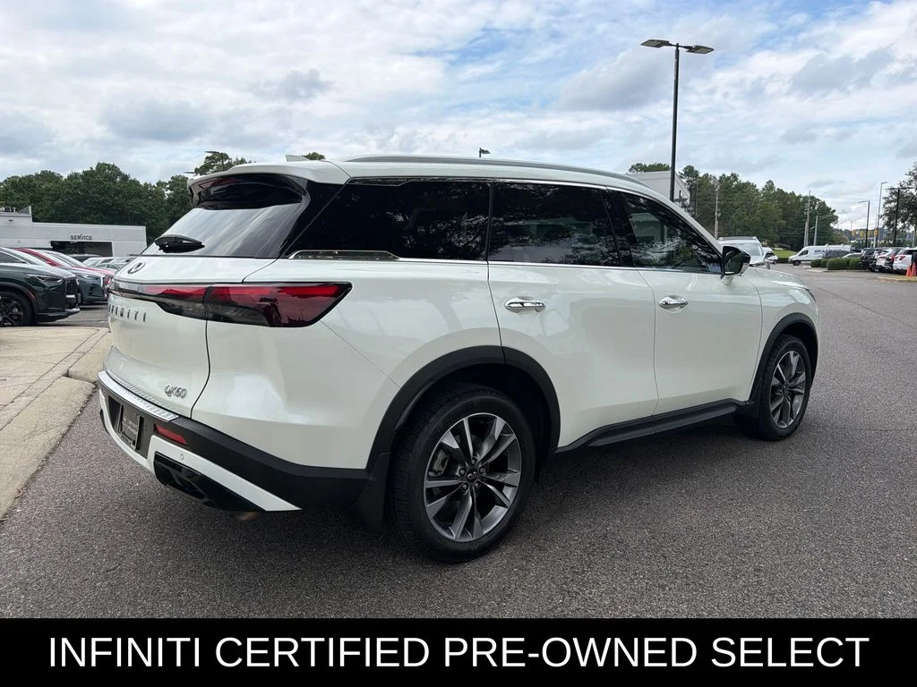 Certified Used 2023 Majestic White INFINITI LUXE image 12
